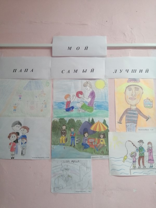 Выставка детских рисунков-поздравлений