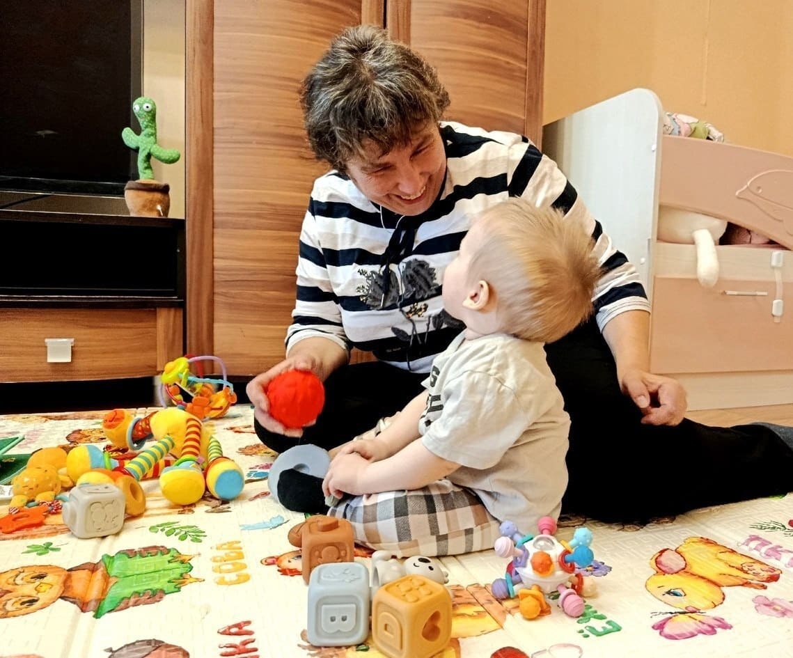 Уже более 1400 нижегородских семей пользуются услугой кратковременного присмотра и ухода за детьми до трех лет «Социальная няня»