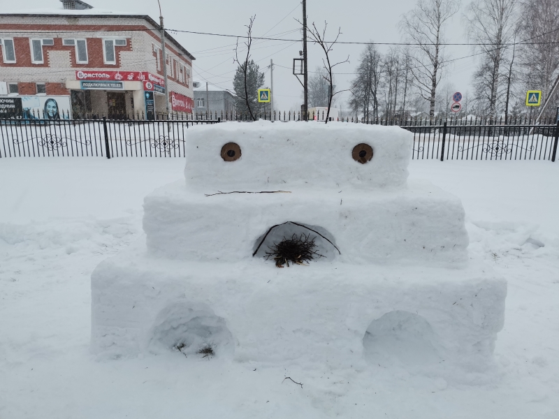 Лепим снежные фигуры