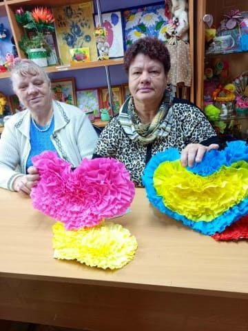 В отделении дневного пребывания прошёл мастер класс по изготовлению объёмных сердец. 